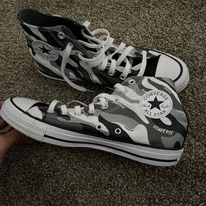 brand new converse hightops chuck taylor camo print (never used)